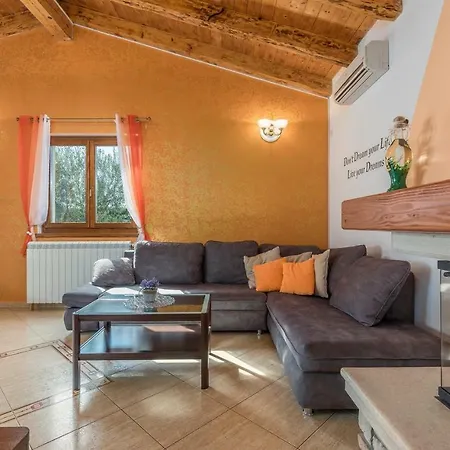 Villa Evelyn With Private Pool And Panoramic View Montižana