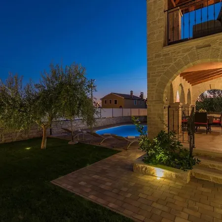 Evelyn With Private Pool And Panoramic View Villa